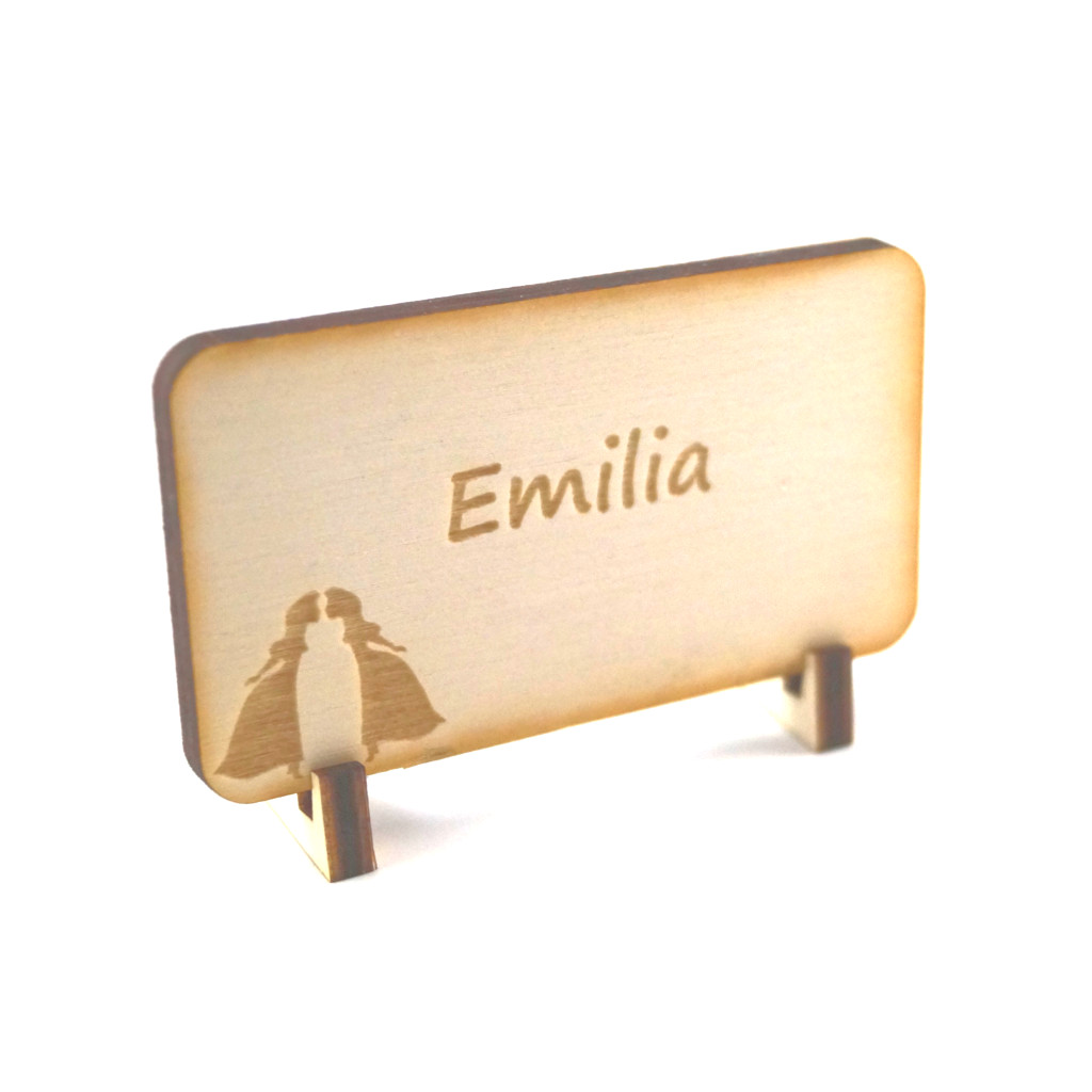 Tischkarte aus Holz mit Hochzeitspaar zwei Frauen und mit Namensgravur Emilia