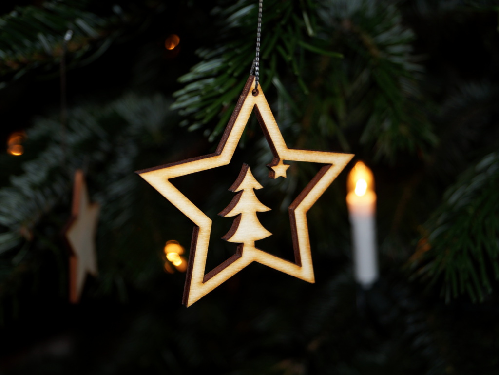 Weihnachten Baumschmuck aus Holz Baum und Stern