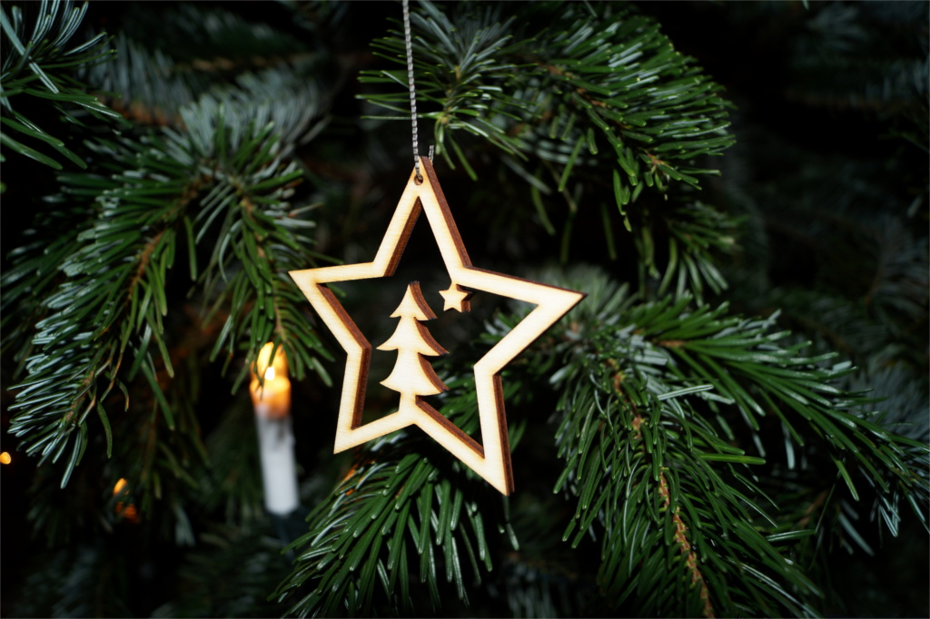 Weihnachten Baumschmuck aus Holz Baum und Stern