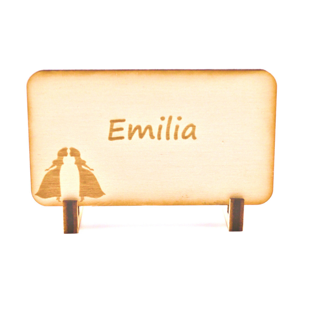 Tischkarte aus Holz mit Hochzeitspaar zwei Frauen und mit Namensgravur Emilia